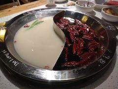 高钙骨汤鸳鸯锅-大龙燚火锅