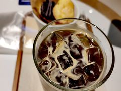 冰美式配小泡芙-LAVAZZA拉瓦萨咖啡(中航城君尚购物中心店)