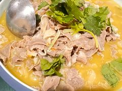 酸汤肥牛-虹海圣肉饼店家常菜馆