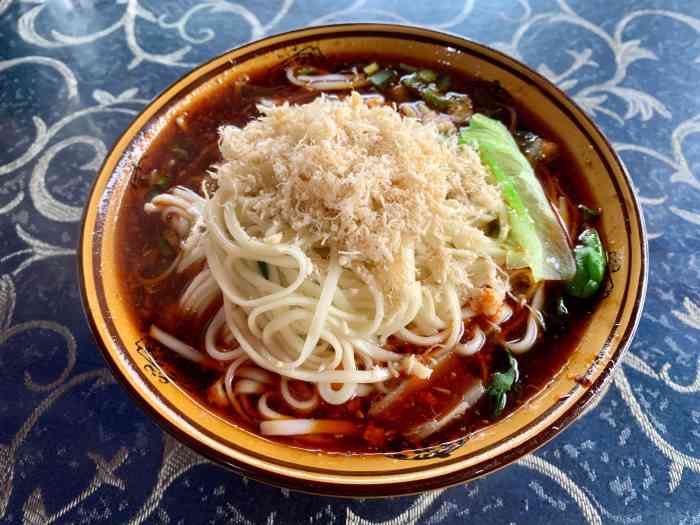 打分    /人 就是正常的红汤杂酱面的味道,不存在渣渣味儿……略有点