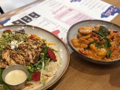 照烧鸡肉配牛油果拉法沙拉-HELLO 27 意面·沙拉·帕尼尼