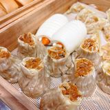 一笼里面八个，真心好吃~爆浆酸奶包