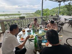 -亮河湾山庄