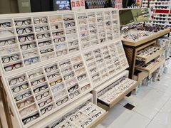 -美式眼镜·授权蔡司.依视路.尼康.豪雅.明月(人民广场店)
