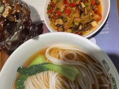 -呷佬·长沙手工米粉(金沙江路店)