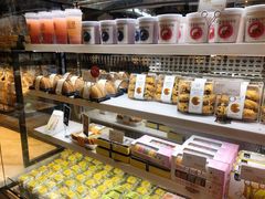 面包甜点陈列柜-超港·蛋糕面包(国购店)