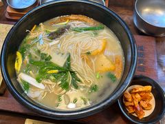 -银米·云南传统过桥米线(双廊黑金冠店)