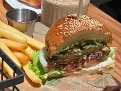 -三勾JJJ Burger&Coffee(梅溪湖店)