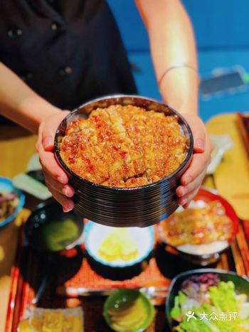 活杀炭烤鳗鱼｜人均几十就能吃到米其林餐厅