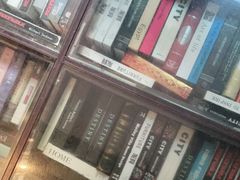 -钟书阁(松江泰晤士小镇店)