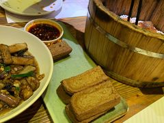 -胡桃里音乐餐厅(陶溪川店)(川湘赣菜·世界百大酒庄直供红酒·音乐表演)