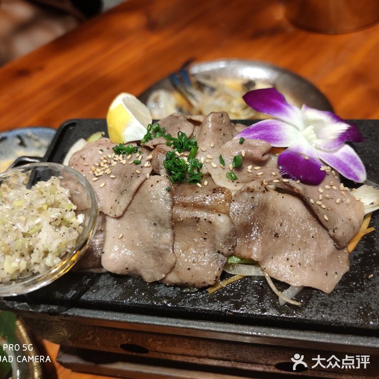 炸黄鱼也是外表被炸的特别酥脆,就是一定要趁热吃