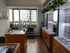 -视野联行眼镜•蔡司•依视路(温江店)