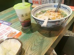 -鑫花溪牛肉米粉(东环大润发店)