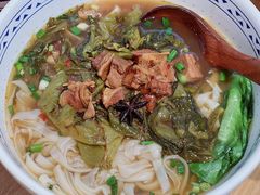 酸菜牛腩粉-三两粉(景田地铁站店)