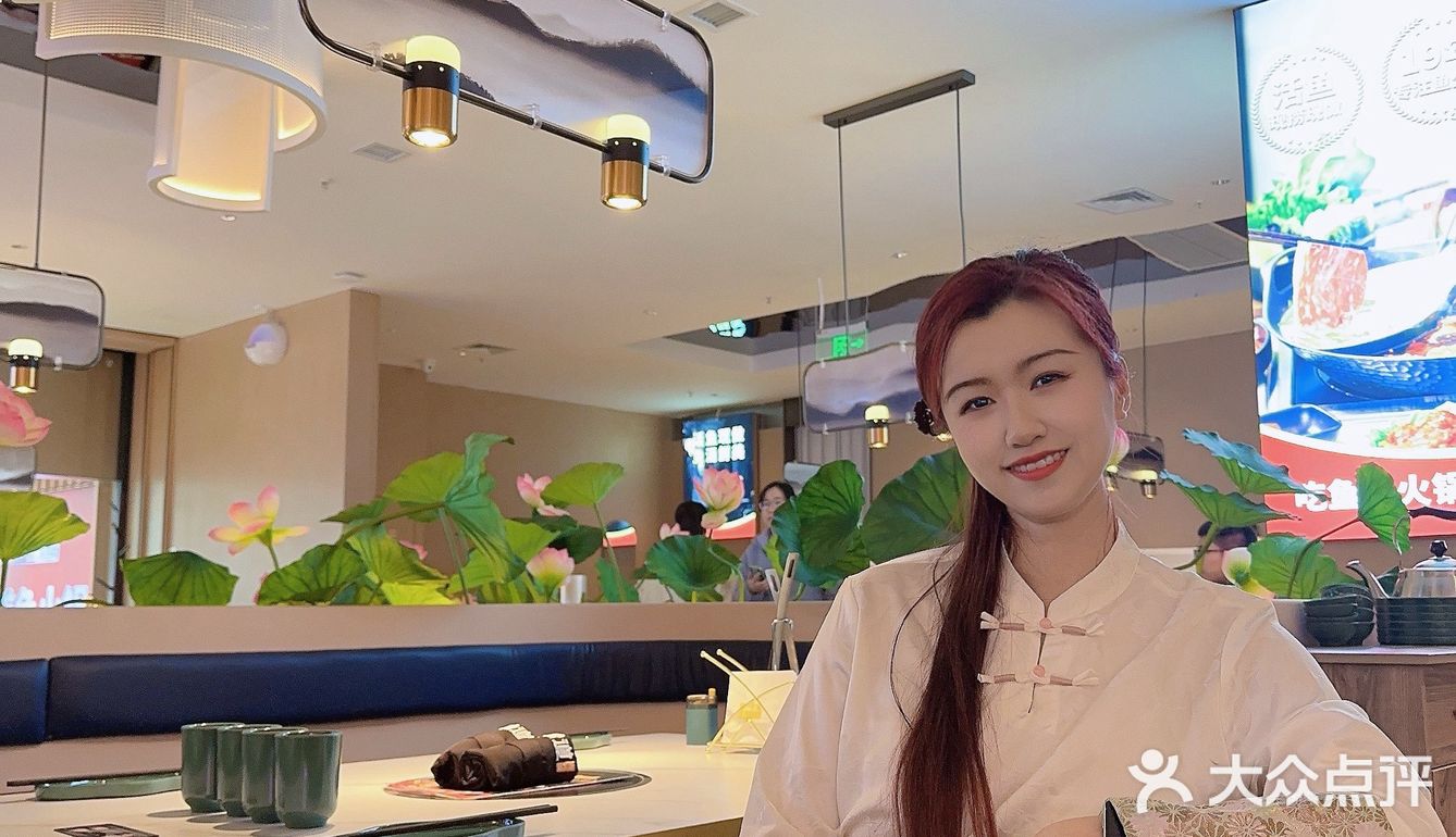 身材和花丛中的辣味火锅鱼