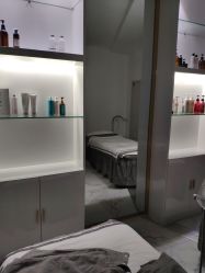 -初颜品佑肌肤管理