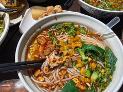-爆炸头阿姨小四川正宗川味小吃(无任何分店)