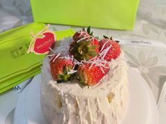 至臻草莓酸奶·半糖蛋糕-WenTinG文汀·半糖蛋糕(新天地广场店)