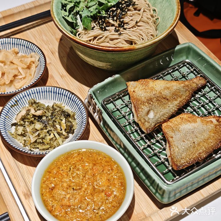 南京西路的黄鱼面，藏着外滩旧梦