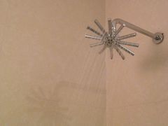 -卡罗酒店(东门晒布地铁站店)