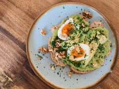 牛油果煮蛋吐司-RAC BAR(安福路店)