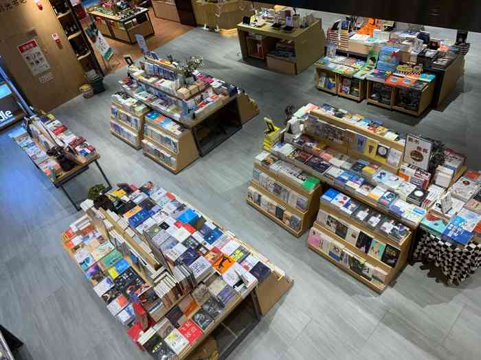 新华书店-"儿子说要去书店而在大众点评搜索到的,很安.