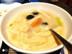 浓汤煮鲜腐竹-汤城小厨•粤菜•靓汤(苏州街店)