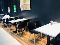 -全家便利店(江湾镇站店)