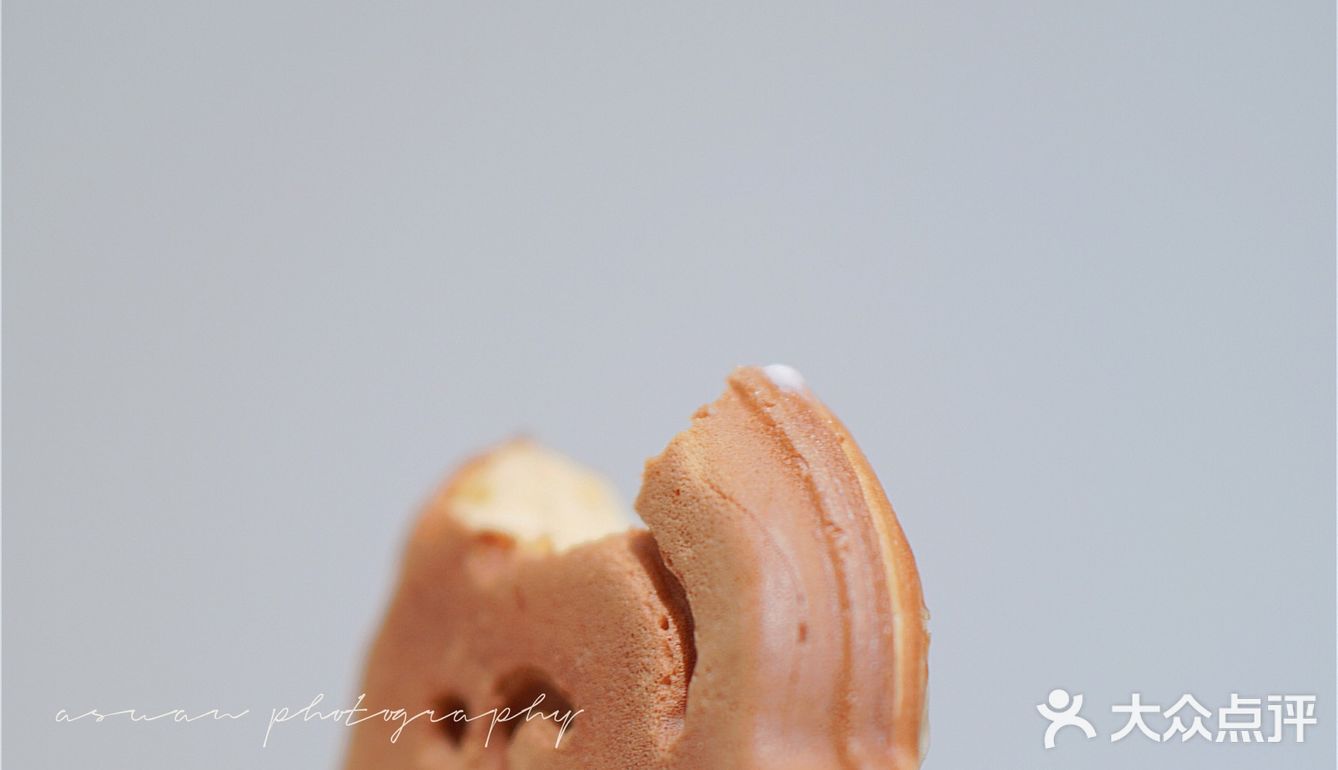 洞穴式纯白咖啡店｜滤镜我要的白是温柔的白