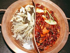 菌汤鸳鸯锅-锅说大脸毛肚重庆老火锅(佐阾店)