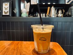 Latte-black rainbow coffee