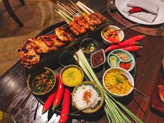 混合碳烤BBQ和椰汁烤鸡-DiAtas by Art Cafe Bumbu Bali