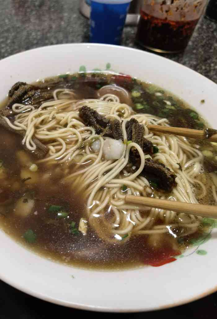 状元楼(东大街店)-"小小的面馆就有三张桌子,路对面还有两间屋.