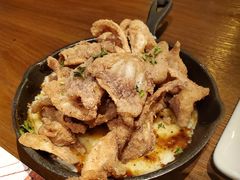 美式乡村土豆泥配脆鸡皮-造精酿餐厅