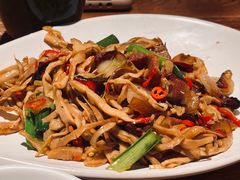 云南腊肉炒香笋-云海肴·汽锅鸡·云南代表菜(美罗城店)