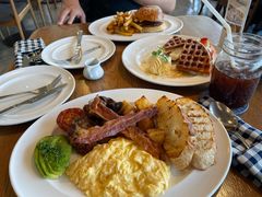 -ROAST coffee & eatery