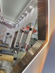 点击看大图 -V8潮牌·接发烫染连锁