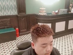 -海文先生国潮烫染男士理发馆