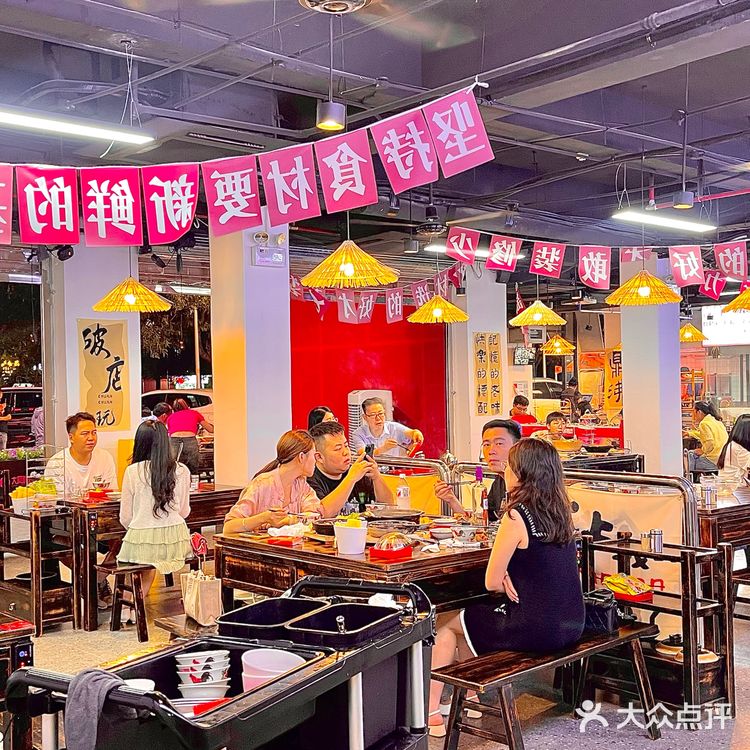 广州!这家鸡煲现宰现做,汤底甘甜到舔碗🥘