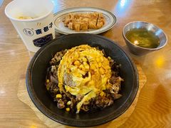 肥牛石锅饭-犀牛家猪排