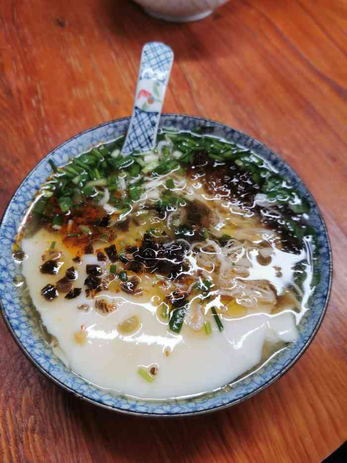 桃胶的味道) 最值得推荐的是老板的热情,真的很亲切 一碗鸡汁豆花10元