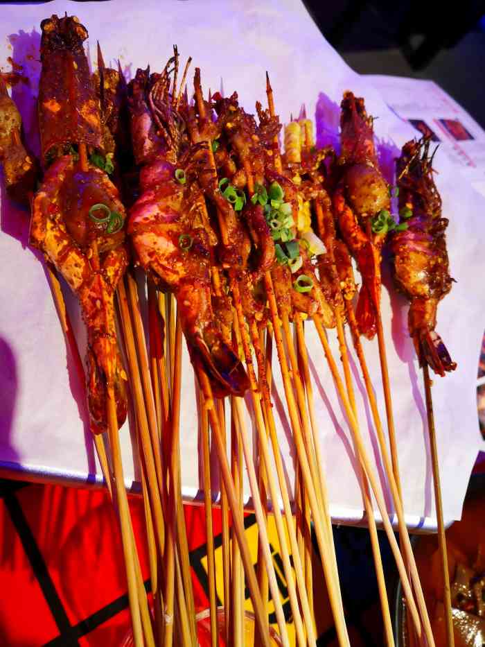 灶门坎卤味烧烤(笋岗halo广场店)-"[薄荷]环境:环境还不错,在陈赫家