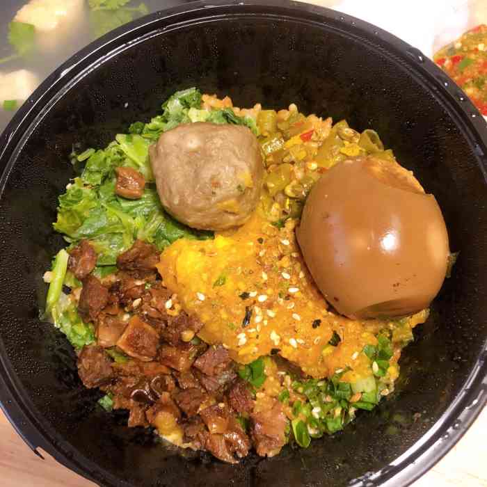 黑金牛油拌饭(定海店)-"「招牌牛油拌饭」还没打开盖子就闻到浓浓的.