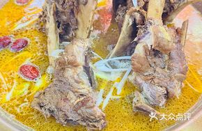 Handheld Braised Beef Bone Platter