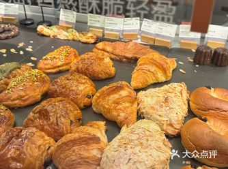 7.5 城西银泰免费领面包