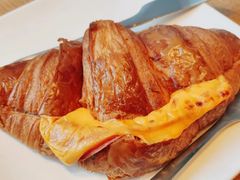 火腿芝士可颂-星巴克(保定华创广场店)