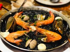 传统西班牙墨鱼汁海鲜饭-BROWNSTONE布朗石西班牙餐厅(深圳湾店)