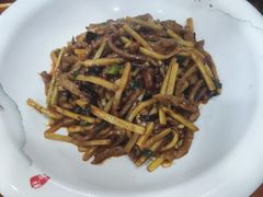 鱼香肉丝-椒香川流不息川菜馆(二七北路店)