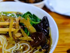 酸菜肉丝米线-越洋肖氏老米线(杨家坪店)
